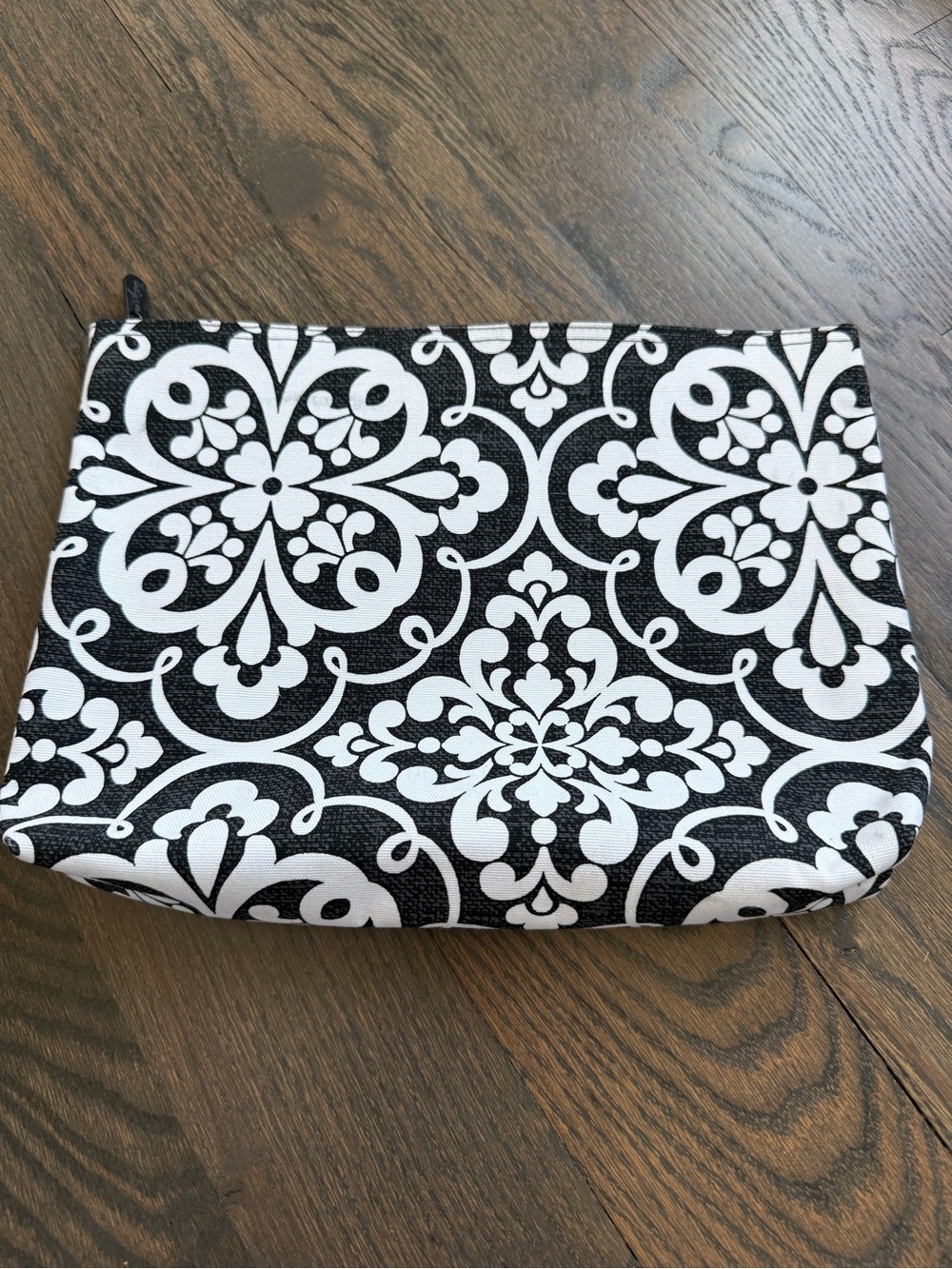 NWOT Thirty One Zipper Pouch Medallion Medley